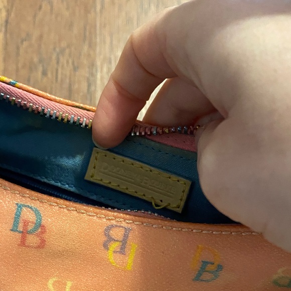 Dooney & Bourke Peach and Beige Shoulder Bag - Picture 2 of 7
